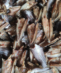 Rổ đầy khô cá lóc miếng đã chế biến xong