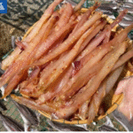 Cá lóc phi lê tẩm gia vị xếp đầy mẹt tre