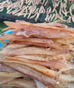 Rổ cá lóc phi lê sau khi đã tẩm ướp và phơi