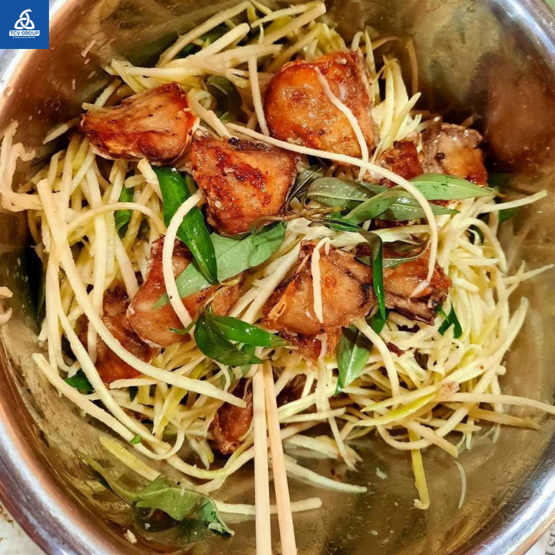 Gỏi xoài khô gò má cá lóc