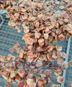 khô gò má cá lóc phơi khô đều tay trên vỉ lưới