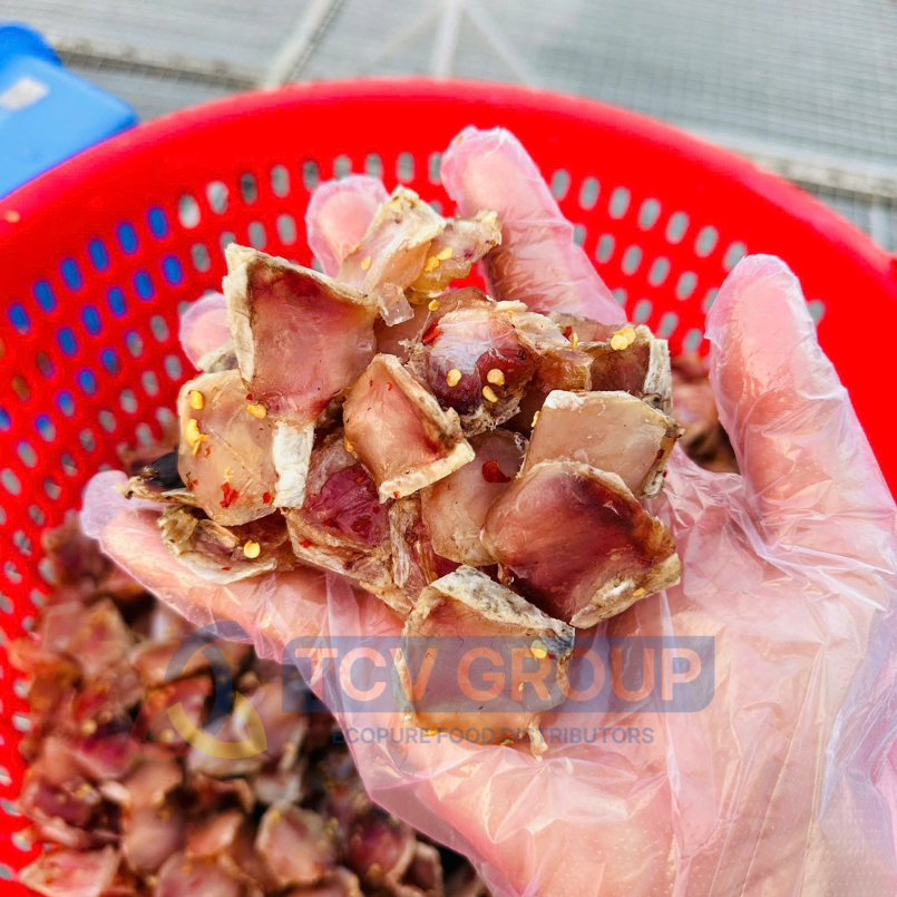 Gò má cá lóc tươi chuẩn bị làm khô