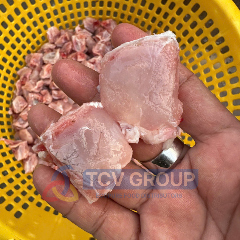 thịt gò má cá lóc được cắt ra