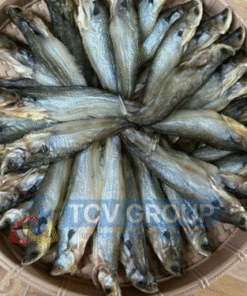 Khô cá trèn xếp tròn đều trong mẹt tre