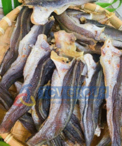 Giỏ khô cá lóc phơi nắng