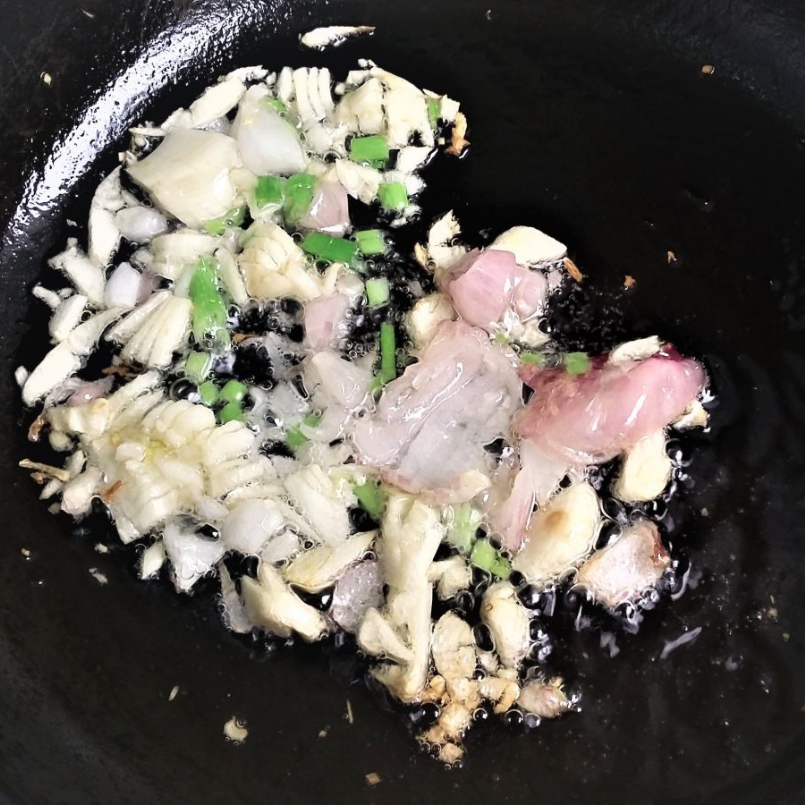 hành tỏi được phi thơm