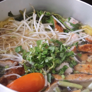 canh chua chả cá chiên thơm ngon
