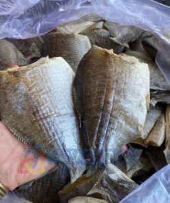 hai miếng khô cá chim dễ dàng chế biến