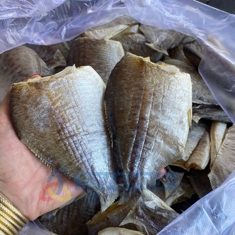 hai miếng khô cá chim dễ dàng chế biến