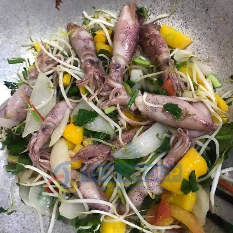 Mực hấp thuyền trộn salad
